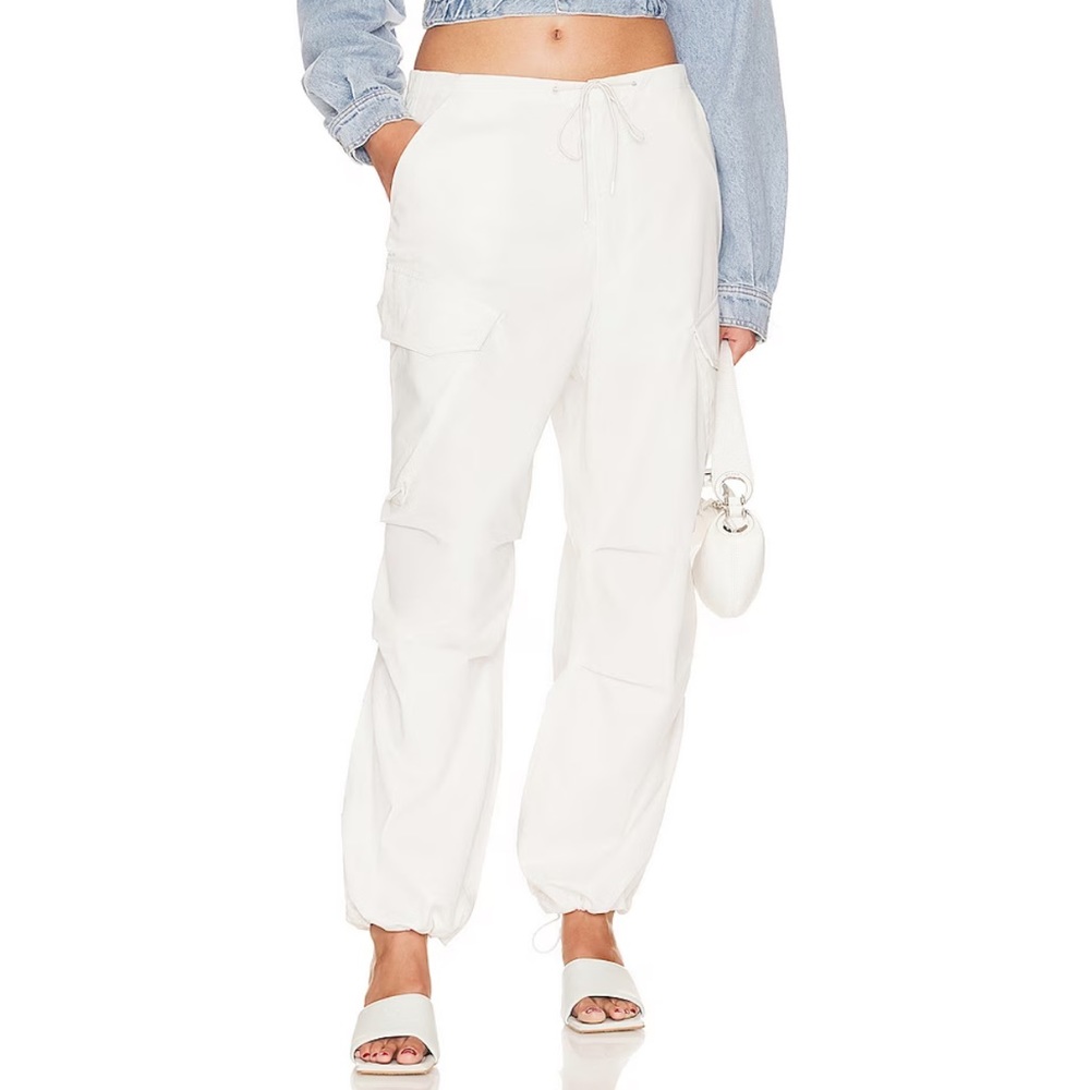 Brand new, never worn Agolde Cotton Cargo pants. Size L in white